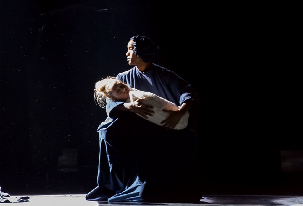 Imagem da coreografia Sra. Margareth de Barak Marshall - Cisne Negro Cia de Dança