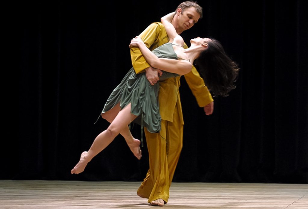 Talvez Sonhar - Denise Namura e Michael Bugdahn - Cisne Negro Cia de Dança